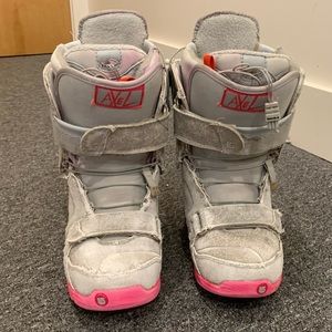 Burton Axel Women’s Snowboard Boots Size 7
